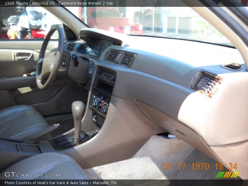 Cashmere Beige Metallic / Oak 1998 Toyota Camry XLE V6