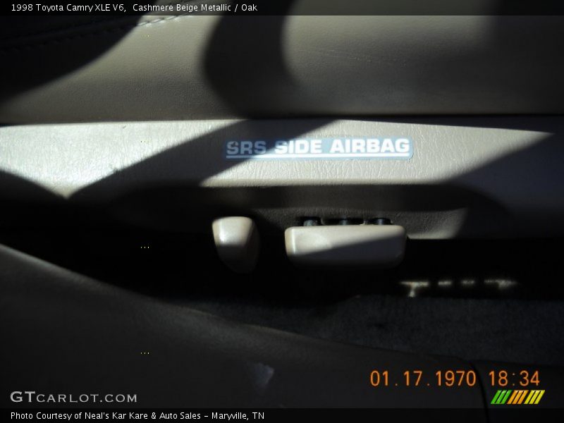 Cashmere Beige Metallic / Oak 1998 Toyota Camry XLE V6