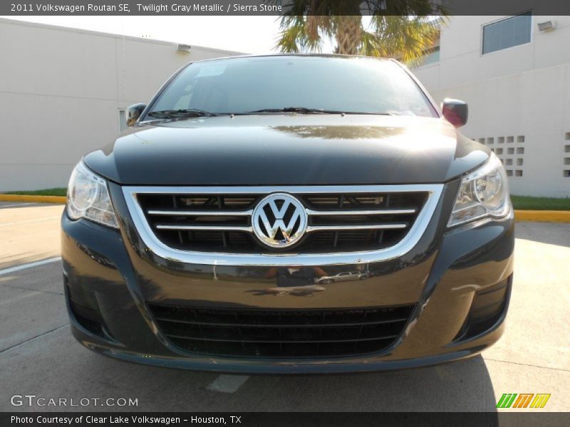 Twilight Gray Metallic / Sierra Stone 2011 Volkswagen Routan SE