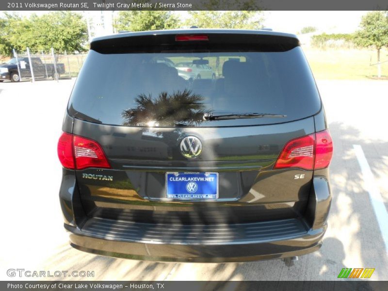 Twilight Gray Metallic / Sierra Stone 2011 Volkswagen Routan SE
