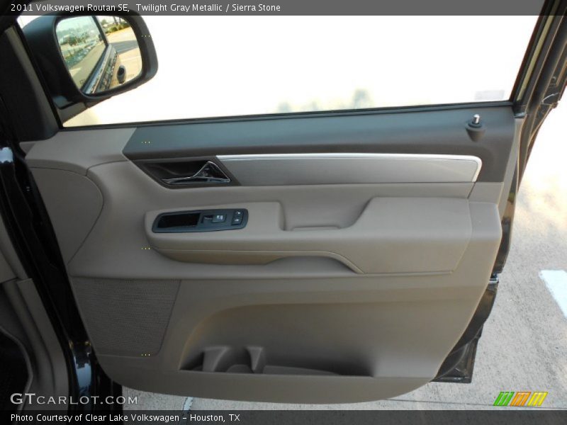 Twilight Gray Metallic / Sierra Stone 2011 Volkswagen Routan SE