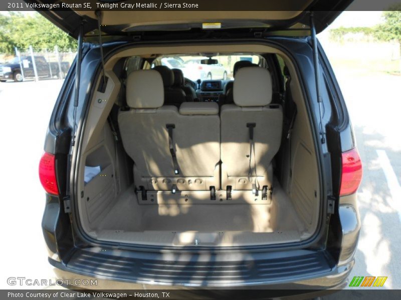 Twilight Gray Metallic / Sierra Stone 2011 Volkswagen Routan SE
