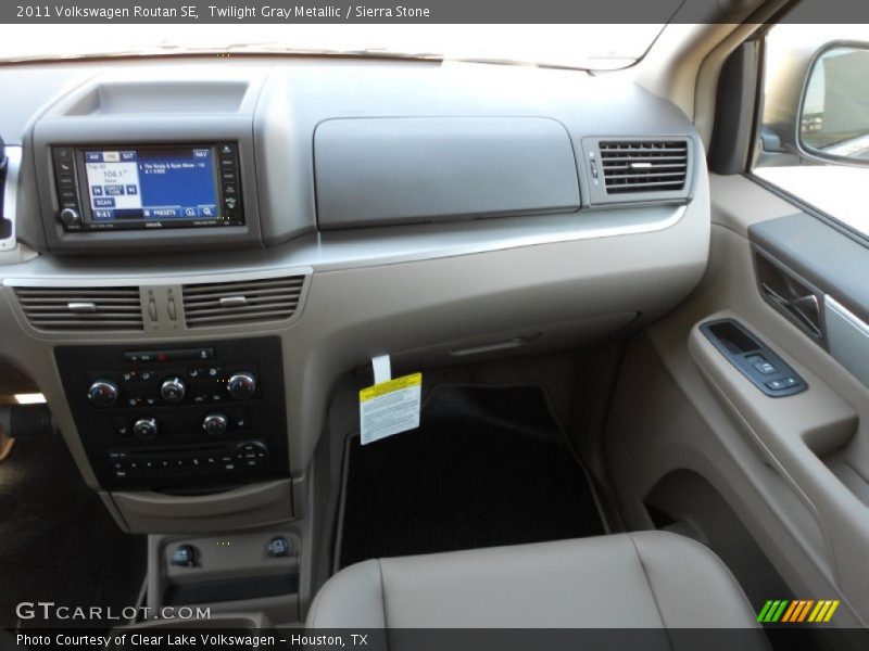 Twilight Gray Metallic / Sierra Stone 2011 Volkswagen Routan SE