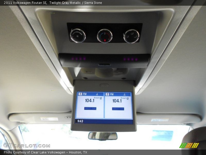 Twilight Gray Metallic / Sierra Stone 2011 Volkswagen Routan SE