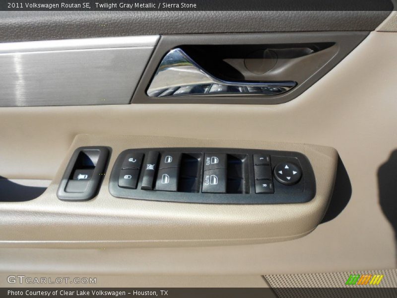 Twilight Gray Metallic / Sierra Stone 2011 Volkswagen Routan SE