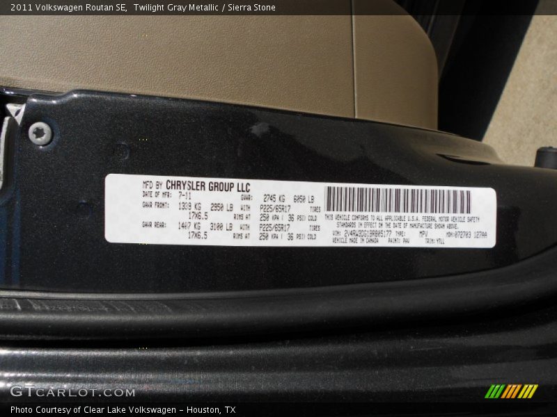 Twilight Gray Metallic / Sierra Stone 2011 Volkswagen Routan SE