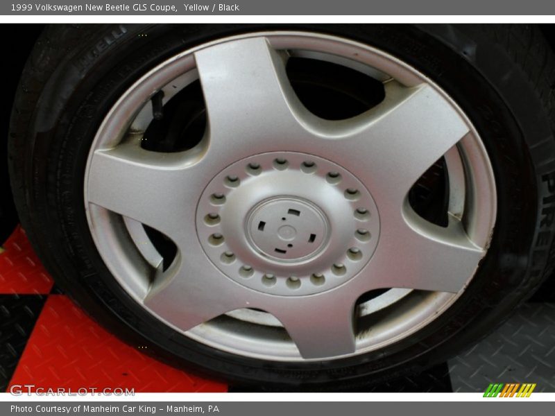 Yellow / Black 1999 Volkswagen New Beetle GLS Coupe