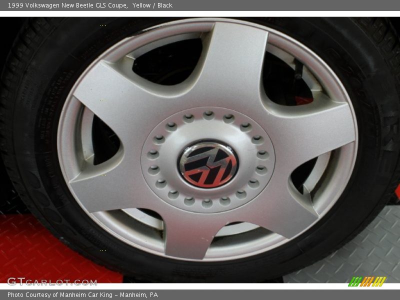 Yellow / Black 1999 Volkswagen New Beetle GLS Coupe