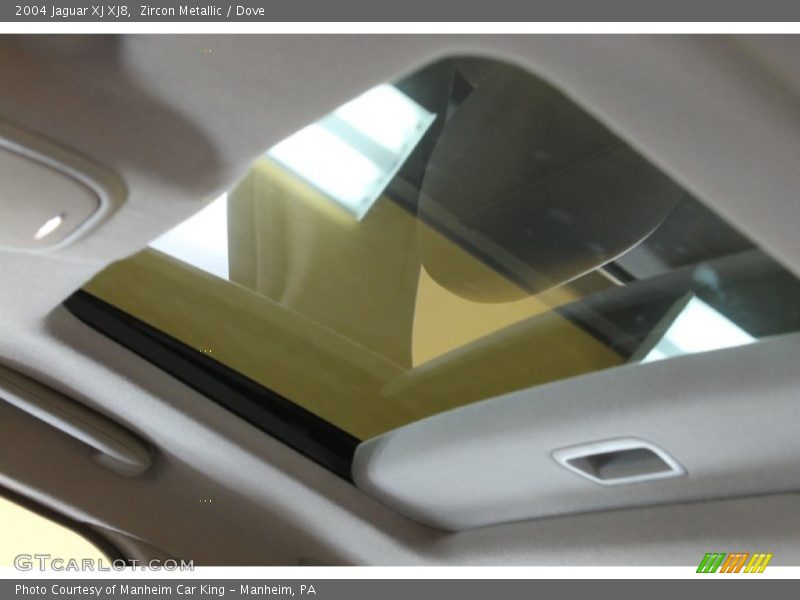 Zircon Metallic / Dove 2004 Jaguar XJ XJ8