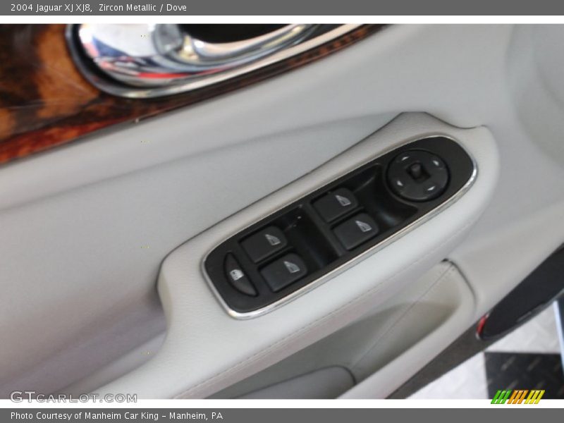 Zircon Metallic / Dove 2004 Jaguar XJ XJ8
