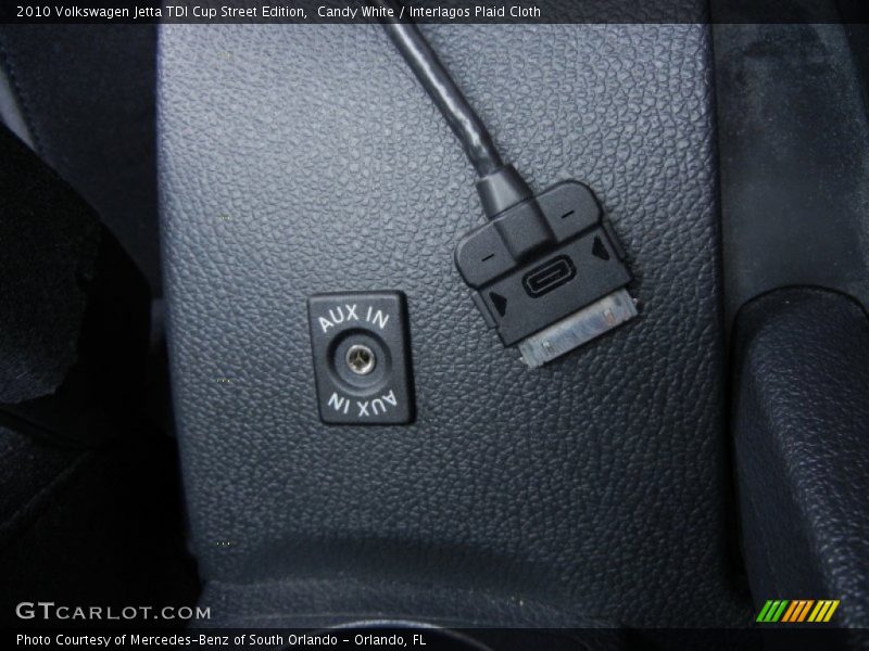 Candy White / Interlagos Plaid Cloth 2010 Volkswagen Jetta TDI Cup Street Edition