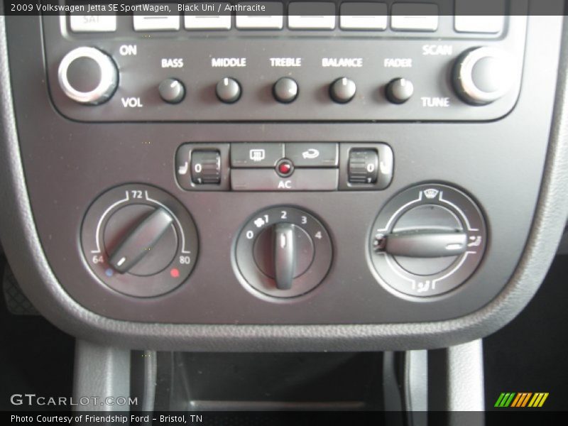 Controls of 2009 Jetta SE SportWagen