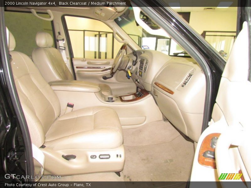 Black Clearcoat / Medium Parchment 2000 Lincoln Navigator 4x4