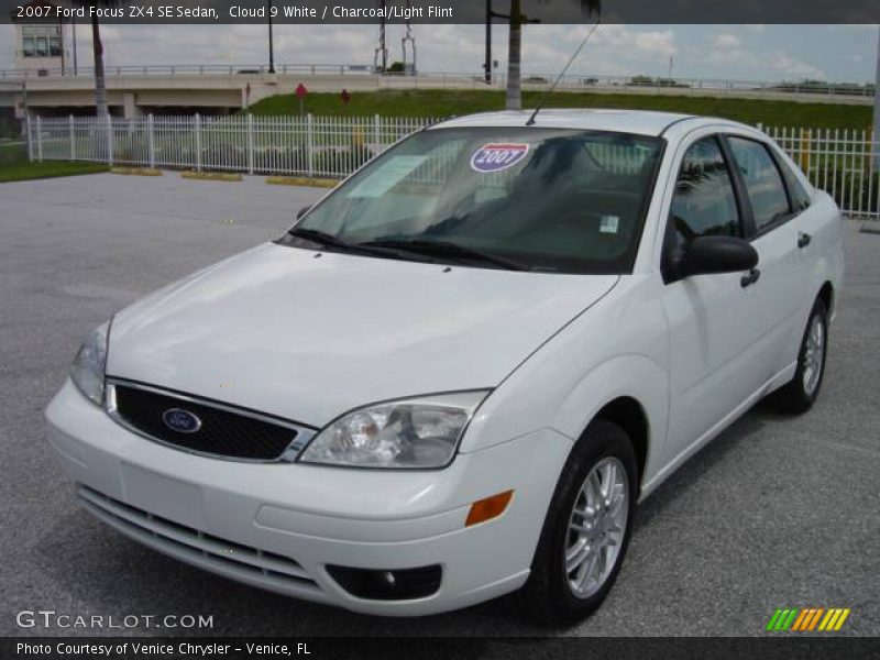 Cloud 9 White / Charcoal/Light Flint 2007 Ford Focus ZX4 SE Sedan