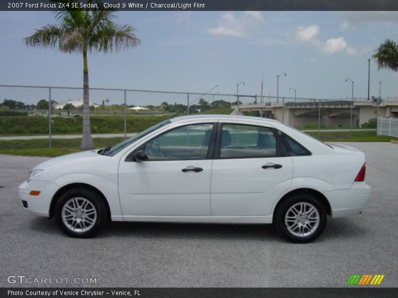 Cloud 9 White / Charcoal/Light Flint 2007 Ford Focus ZX4 SE Sedan