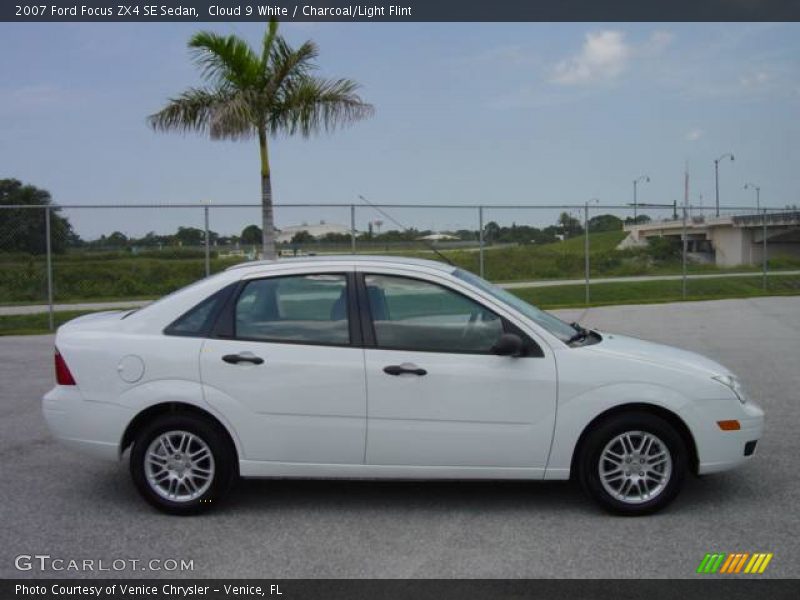 Cloud 9 White / Charcoal/Light Flint 2007 Ford Focus ZX4 SE Sedan