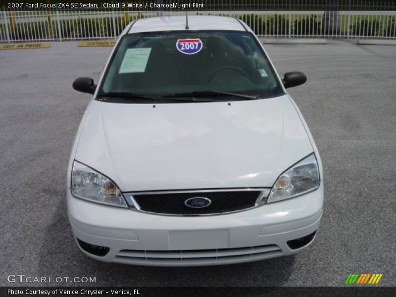 Cloud 9 White / Charcoal/Light Flint 2007 Ford Focus ZX4 SE Sedan