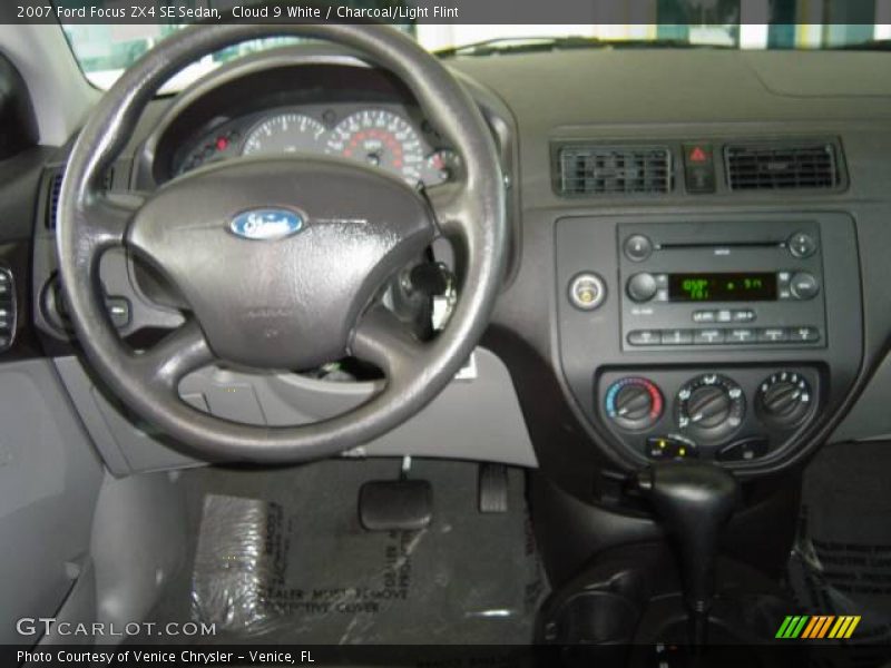 Cloud 9 White / Charcoal/Light Flint 2007 Ford Focus ZX4 SE Sedan