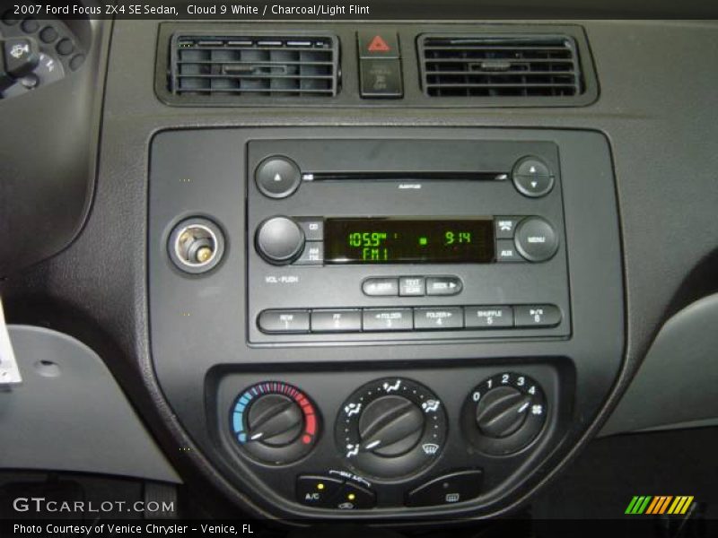 Cloud 9 White / Charcoal/Light Flint 2007 Ford Focus ZX4 SE Sedan