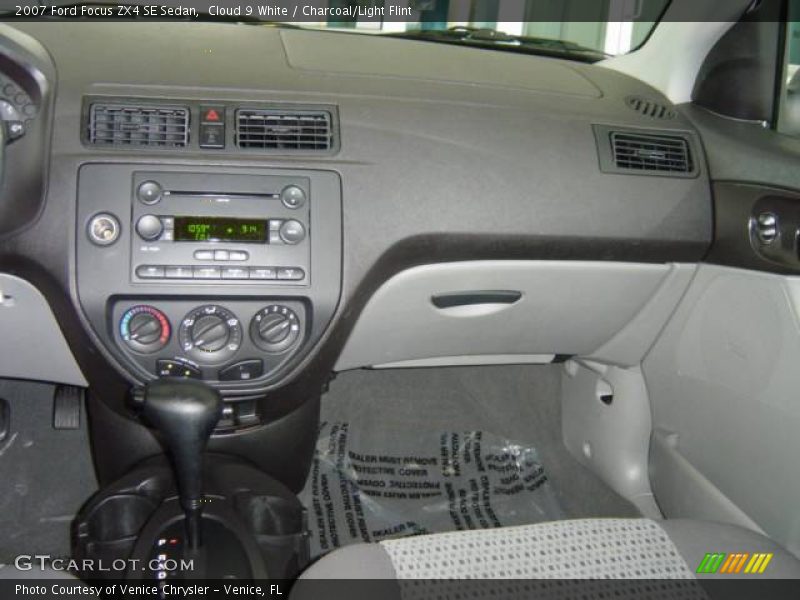 Cloud 9 White / Charcoal/Light Flint 2007 Ford Focus ZX4 SE Sedan