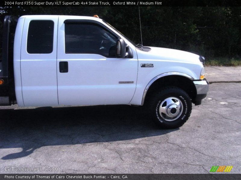 Oxford White / Medium Flint 2004 Ford F350 Super Duty XLT SuperCab 4x4 Stake Truck