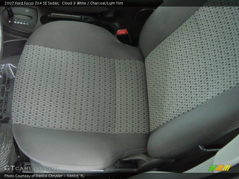 Cloud 9 White / Charcoal/Light Flint 2007 Ford Focus ZX4 SE Sedan