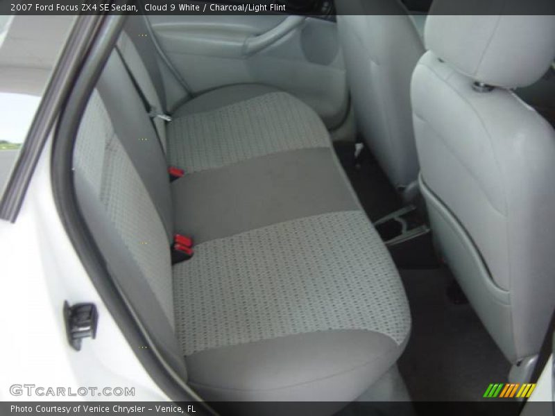 Cloud 9 White / Charcoal/Light Flint 2007 Ford Focus ZX4 SE Sedan