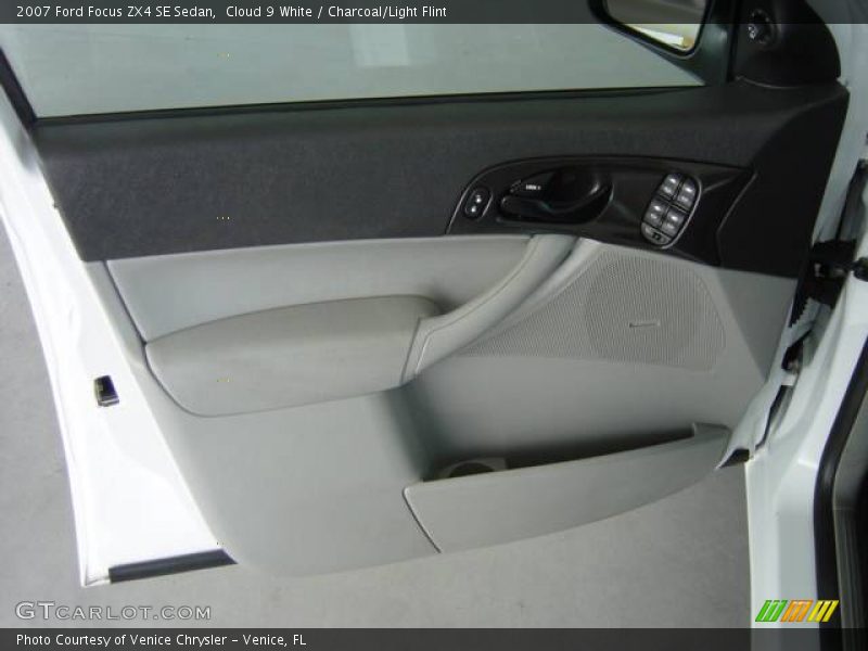 Cloud 9 White / Charcoal/Light Flint 2007 Ford Focus ZX4 SE Sedan
