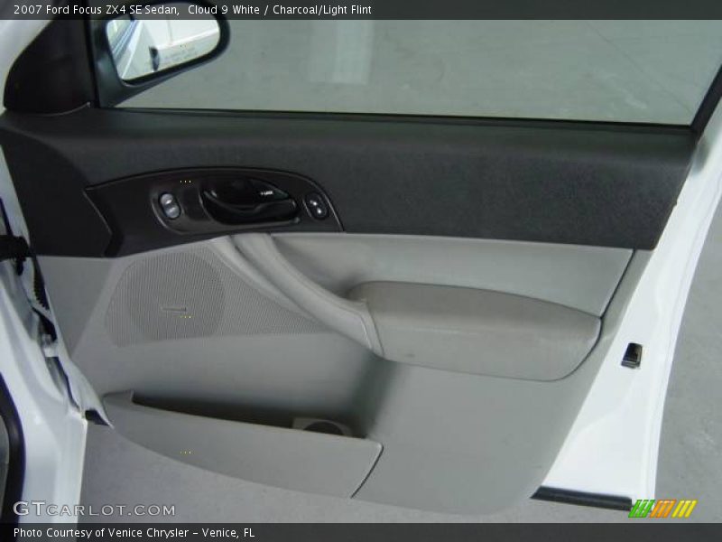 Cloud 9 White / Charcoal/Light Flint 2007 Ford Focus ZX4 SE Sedan