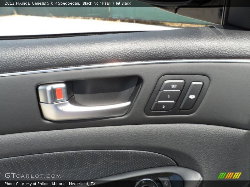 Controls of 2012 Genesis 5.0 R Spec Sedan