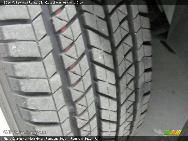 Calla Lilly White / Aero Gray 2010 Volkswagen Routan SE