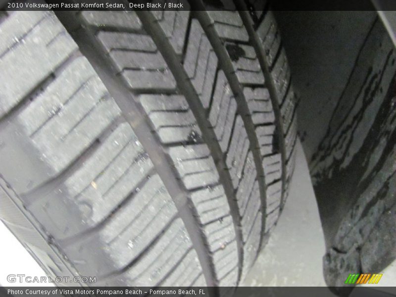 Deep Black / Black 2010 Volkswagen Passat Komfort Sedan