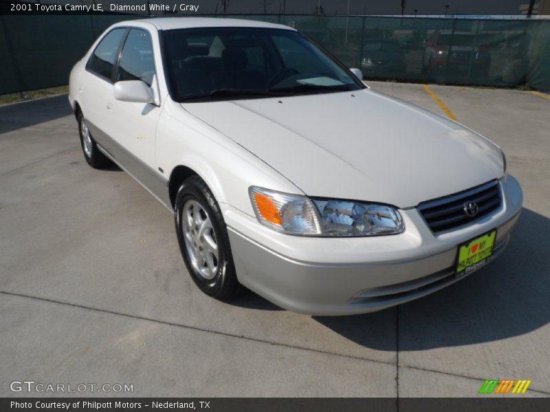 Diamond White / Gray 2001 Toyota Camry LE