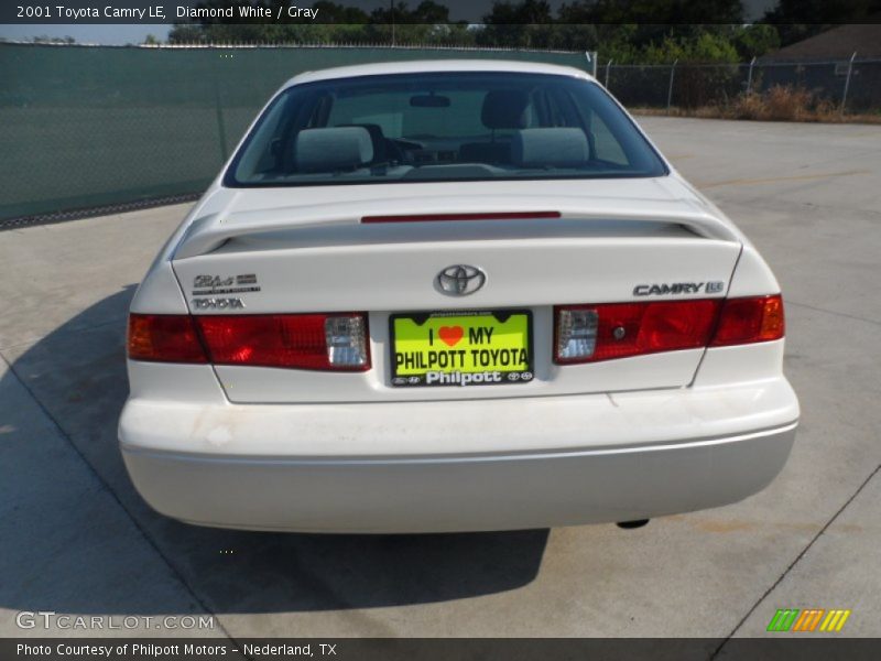 Diamond White / Gray 2001 Toyota Camry LE