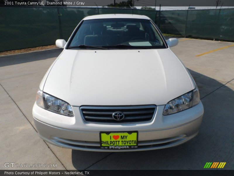 Diamond White / Gray 2001 Toyota Camry LE