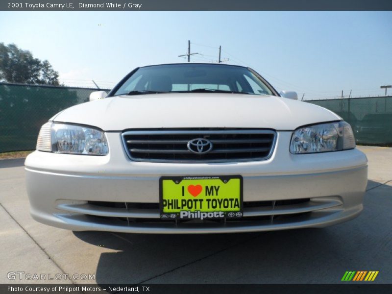 Diamond White / Gray 2001 Toyota Camry LE