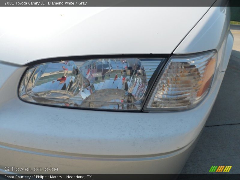 Diamond White / Gray 2001 Toyota Camry LE