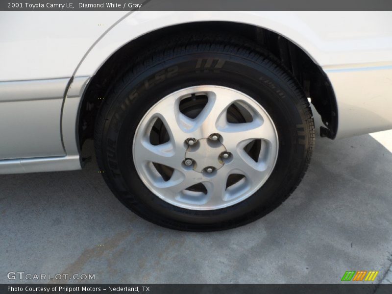 Diamond White / Gray 2001 Toyota Camry LE