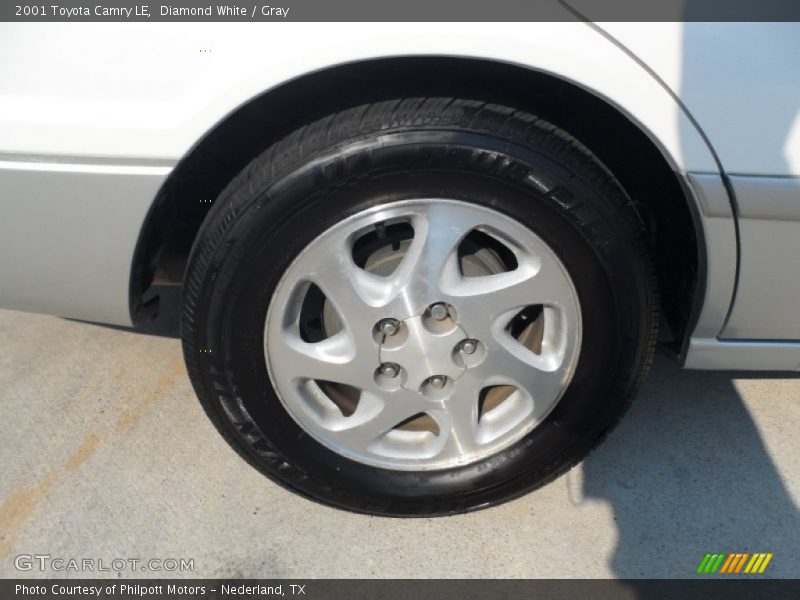 Diamond White / Gray 2001 Toyota Camry LE