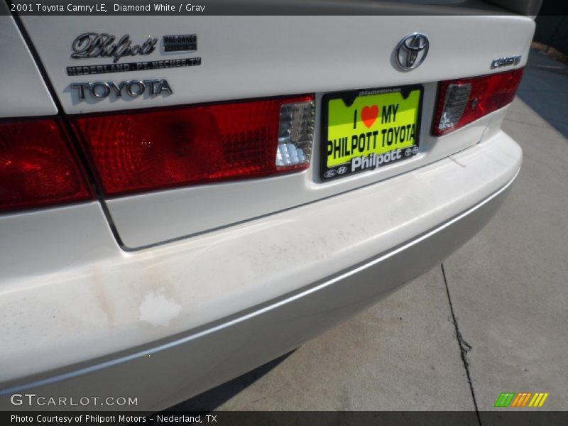 Diamond White / Gray 2001 Toyota Camry LE