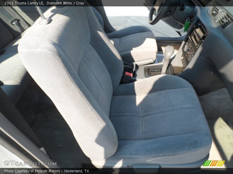 Diamond White / Gray 2001 Toyota Camry LE
