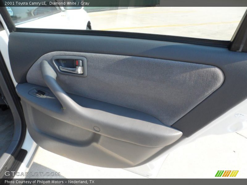 Diamond White / Gray 2001 Toyota Camry LE