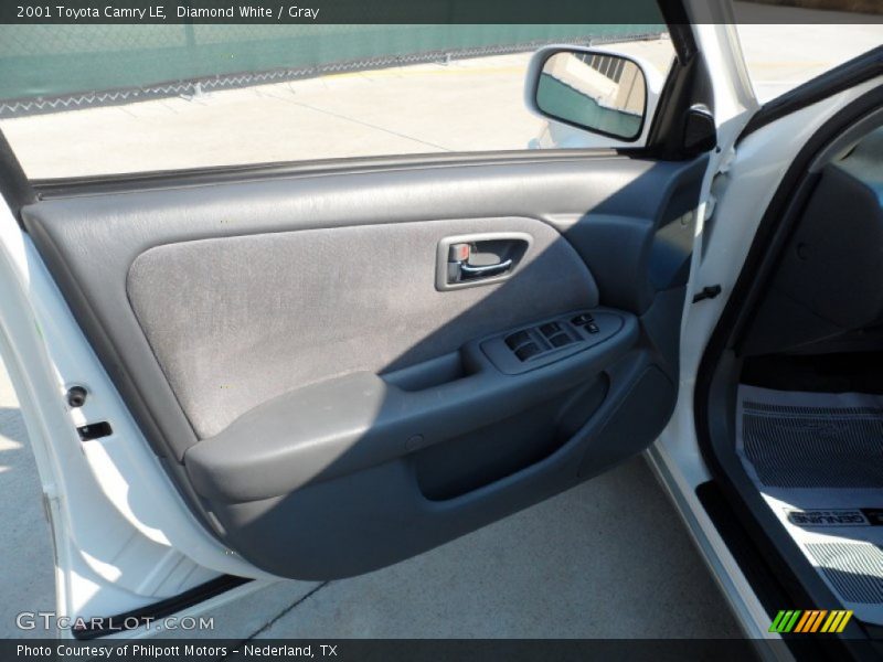 Diamond White / Gray 2001 Toyota Camry LE