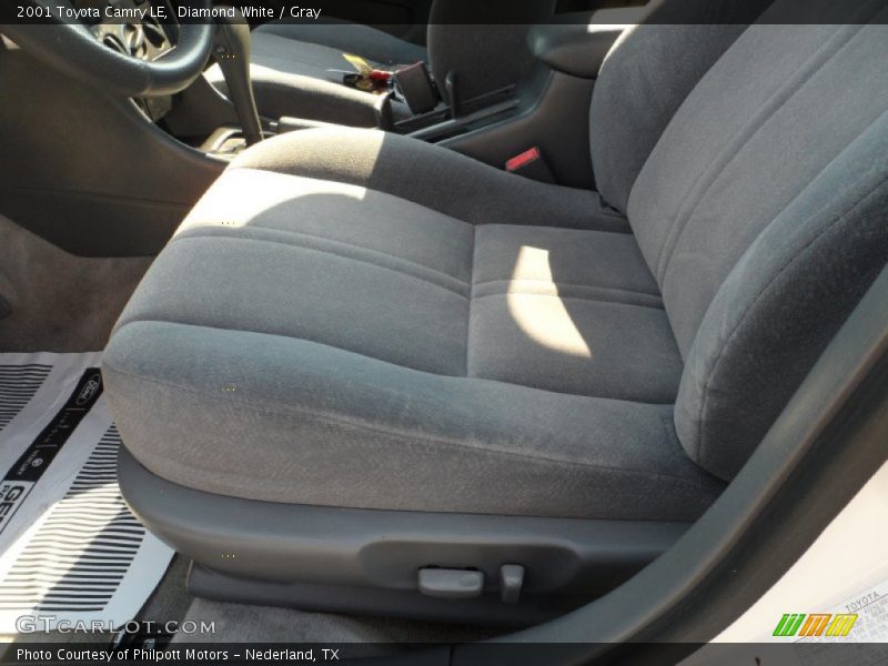 Diamond White / Gray 2001 Toyota Camry LE