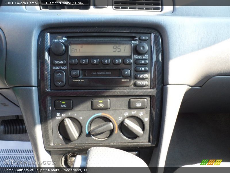 Diamond White / Gray 2001 Toyota Camry LE
