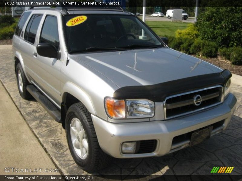 Chrome Silver Metallic / Charcoal 2002 Nissan Pathfinder SE 4x4