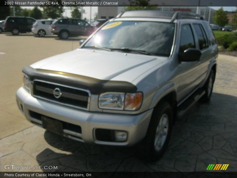 Chrome Silver Metallic / Charcoal 2002 Nissan Pathfinder SE 4x4