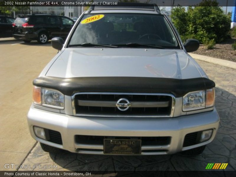 Chrome Silver Metallic / Charcoal 2002 Nissan Pathfinder SE 4x4