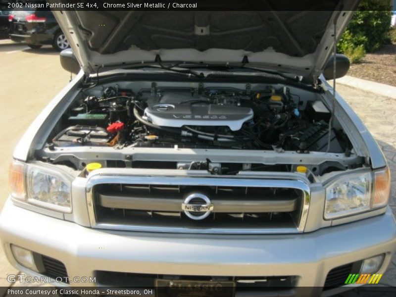Chrome Silver Metallic / Charcoal 2002 Nissan Pathfinder SE 4x4