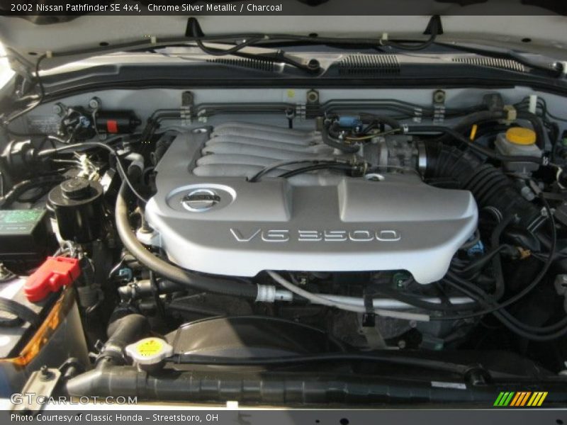 Chrome Silver Metallic / Charcoal 2002 Nissan Pathfinder SE 4x4